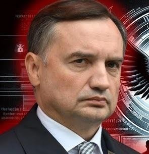 Spokojna panorama Jeruzala, ukazująca sielankowy charakter miejscowości, z wiejskimi zabudowaniami i zielonymi terenami.