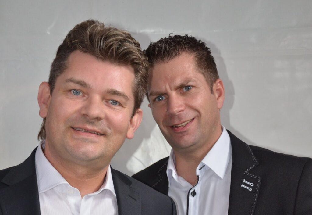 Ryszard Warot, lider zespołu Akcent, w spokojnej, prywatnej chwili, angażujący się w jedno ze swoich hobby.